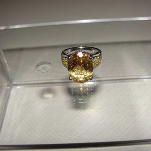 7.42 Oval Brazilian Citrine with .13CTW Rnd Dimnds